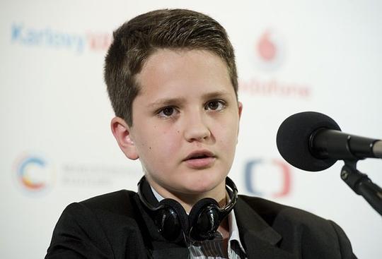 瓦尔·马罗库 Val Maloku照片