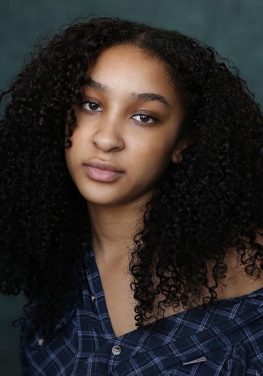 森尼娅·纳阿 Sennia Nanua照片