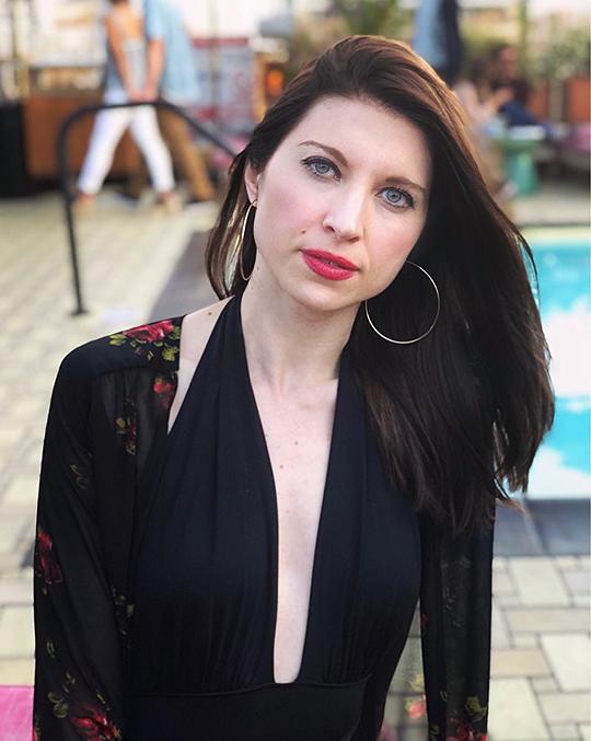 艾米丽·金凯德·休斯 Emily Kincaid Hughes照片