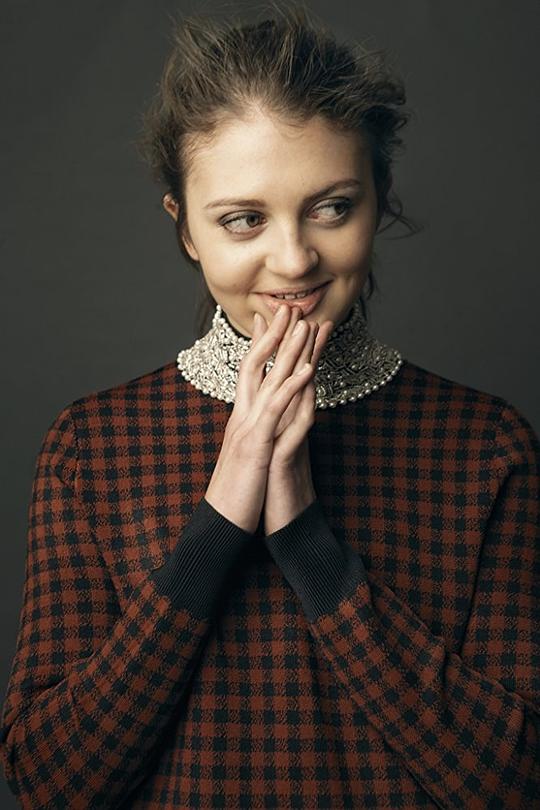 拉腊·皮克 Lara Peake照片