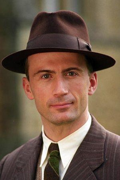 安东尼·豪威尔 Anthony Howell照片