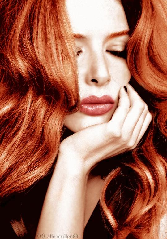 蕾切尔·勒费夫尔 Rachelle Lefevre照片