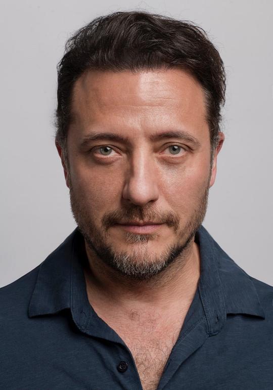 伊吉特·约兹贤尔 Yigit Özsener照片