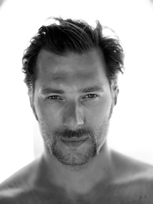 尼科斯·马夫拉基斯 Nikos Mavrakis照片