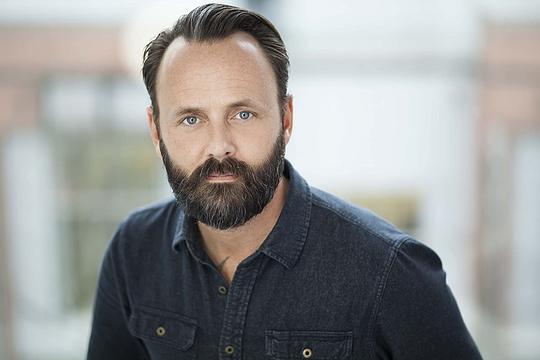 乔尔·麦克尼科尔 Joel McNichol照片