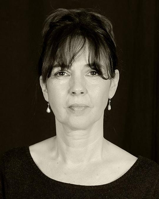 菲比·尼克尔斯 Phoebe Nicholls照片