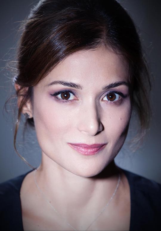 达芙妮·亚历山大 Daphne Alexander照片