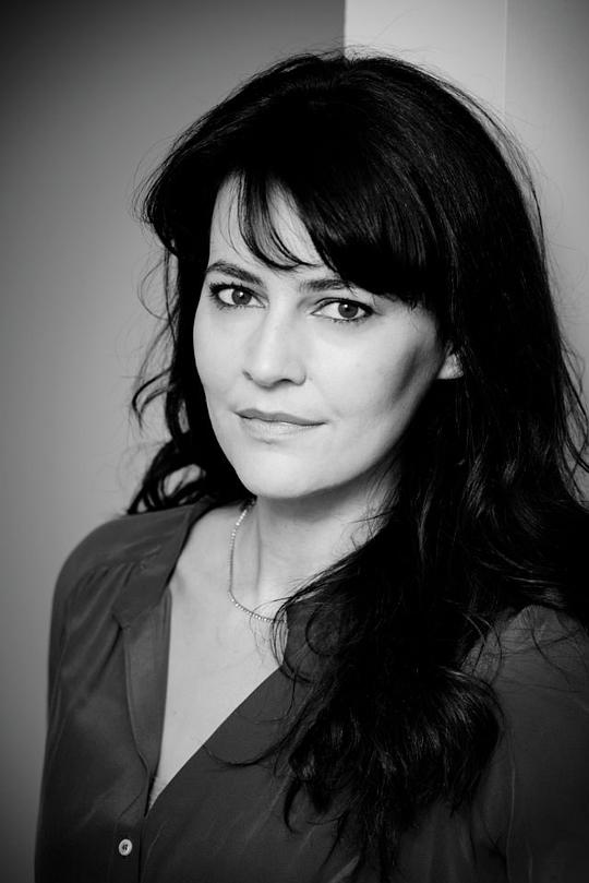 路易斯·德拉米尔 Louise Delamere照片