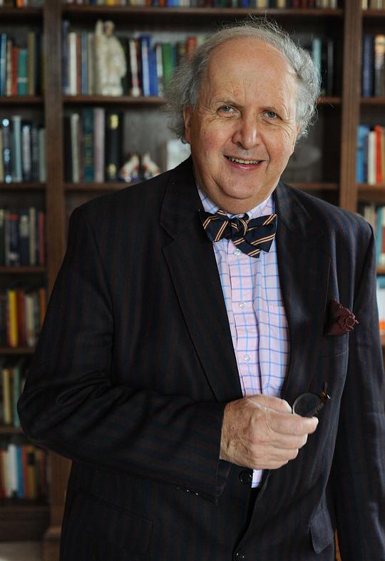 亚历山大·麦考·史密斯 Alexander McCall Smith照片