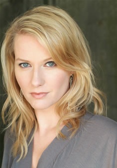 艾米莉·霍尔姆斯 Emily Holmes照片