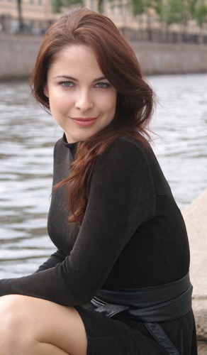 迪恩娜·德兹马里 Deanna Dezmari照片