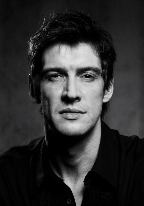 阿德里安·鲍尔 Adrian Bower照片