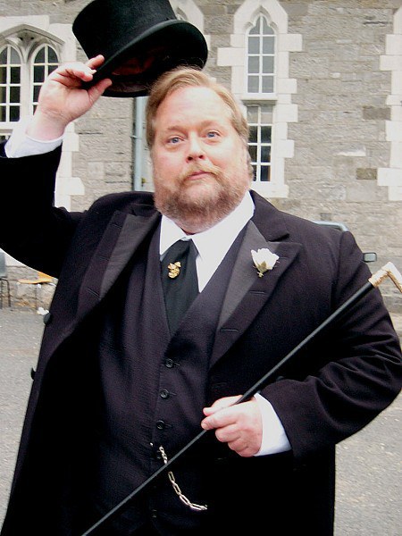 威廉·胡特金斯 William Hootkins照片