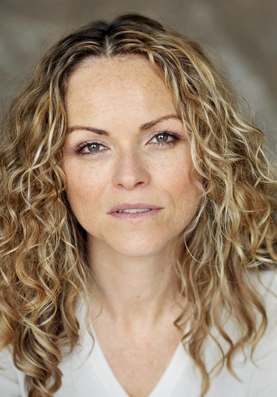 安娜-露易丝·普拉曼 Anna-Louise Plowman照片