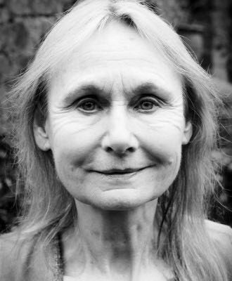 安吉拉·普利森丝 Angela Pleasence照片