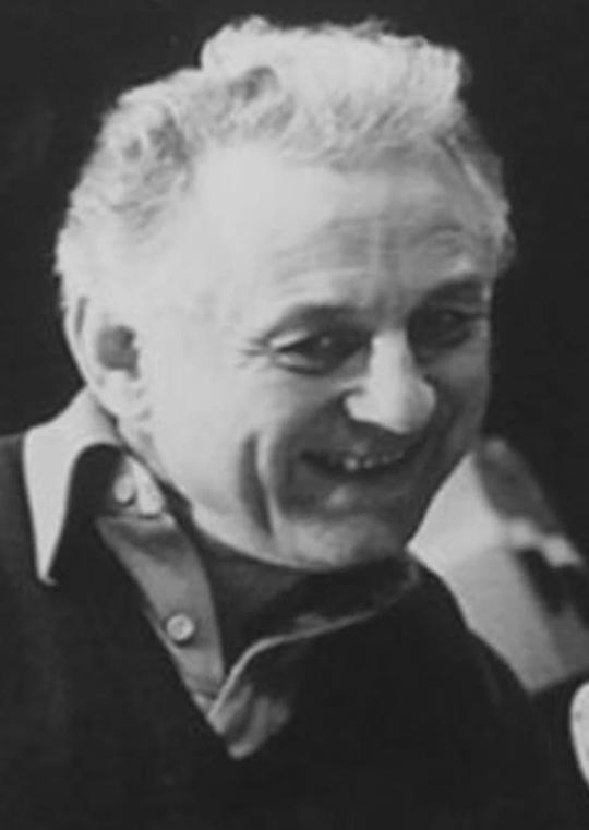 朱里安·埃米亚斯 Julian Amyes照片