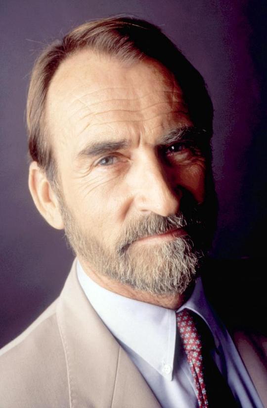 詹姆斯·希金 James Sikking照片