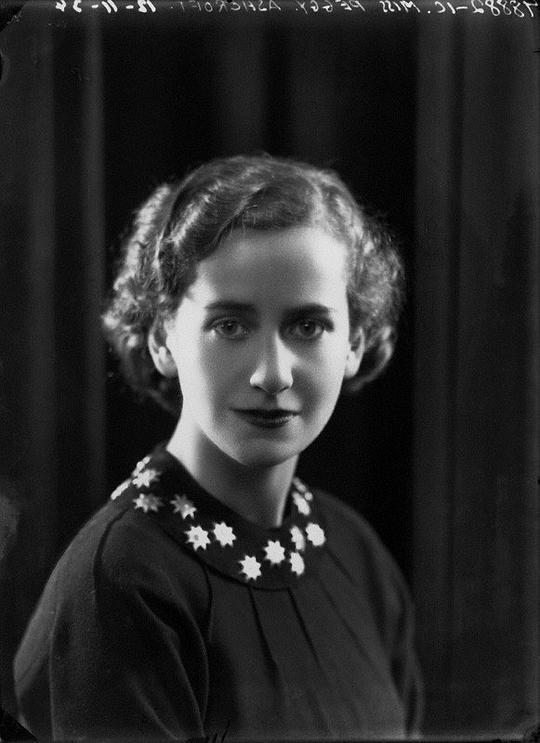 佩吉·阿什克罗福特 Peggy Ashcroft照片