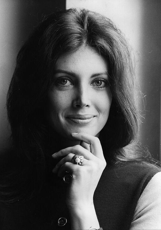 盖尔·亨尼卡特 Gayle Hunnicutt照片