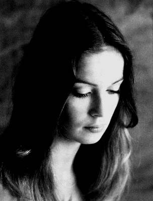 阿尼西·阿尔维娜 Anicée Alvina照片