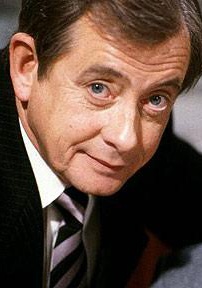 德里克·福德斯 Derek Fowlds照片