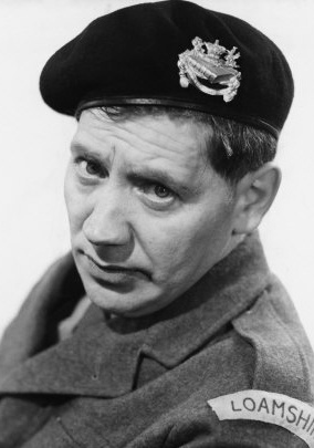 阿尔菲·巴斯 Alfie Bass照片