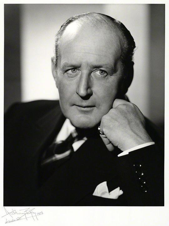 西塞尔·帕克 Cecil Parker照片