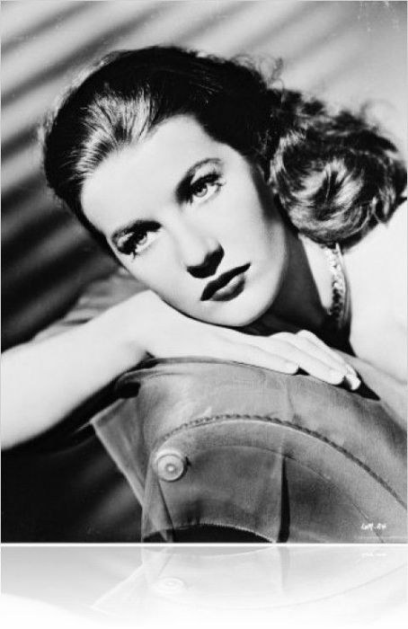 露易丝·麦斯威尔 Lois Maxwell照片