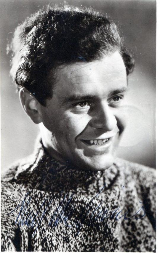 尼尔·麦吉尼斯 Niall MacGinnis照片