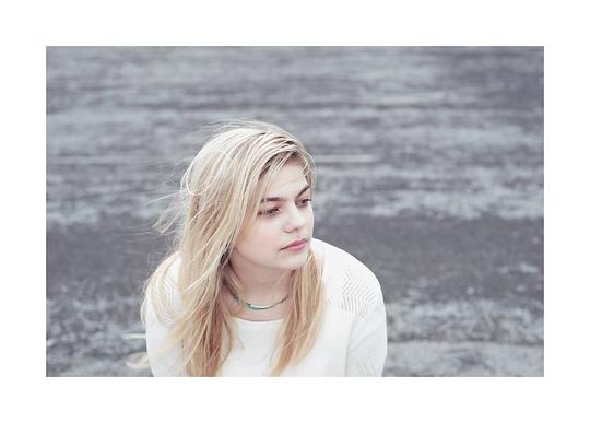 露安·艾梅哈 Louane Emera照片