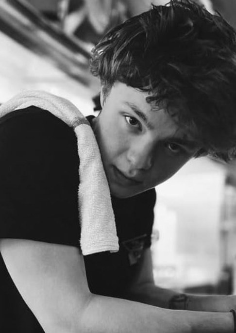 欧文·艾斯特罗斯 Owen Asztalos照片