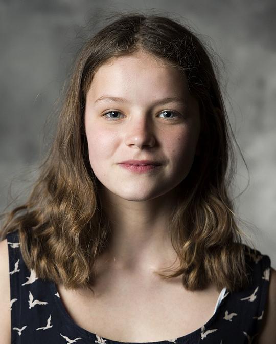 莱奥尼·西索德 Léonie Souchaud照片