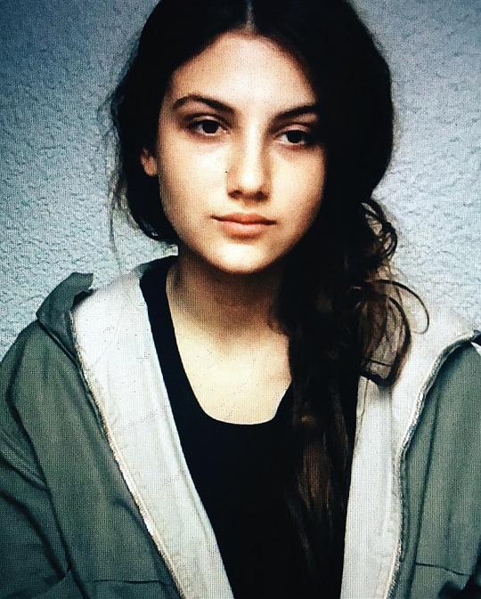 安妮·梅林格 Anaïs Meiringer照片