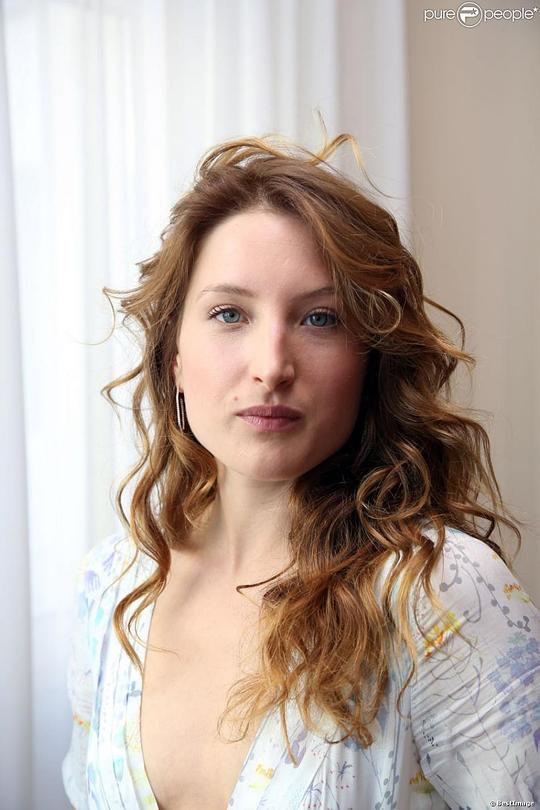 茱莉亚·皮亚彤 Julia Piaton照片