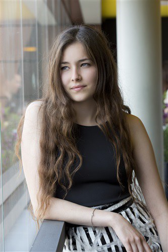 涂格巴·桑古罗格鲁 Tugba Sunguroglu照片