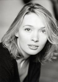 安·玛丽文 Anne Marivin照片