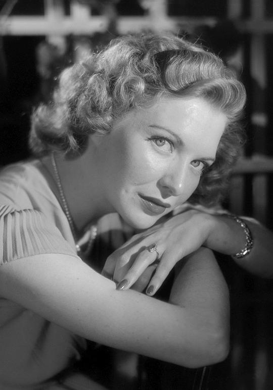 丽娜·雷诺 Line Renaud照片