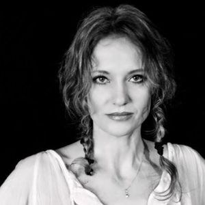 莉亚·巴格纳 Lia Bugnar照片