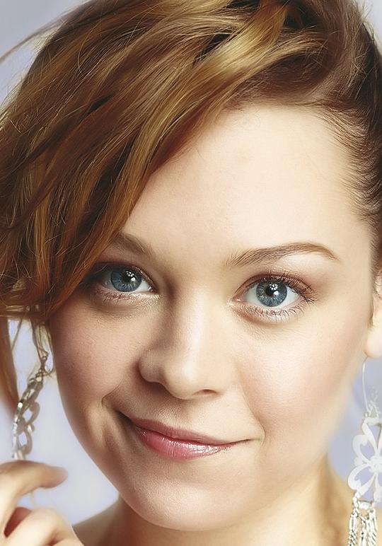 亚历山德拉·霍尔登 Alexandra Holden照片