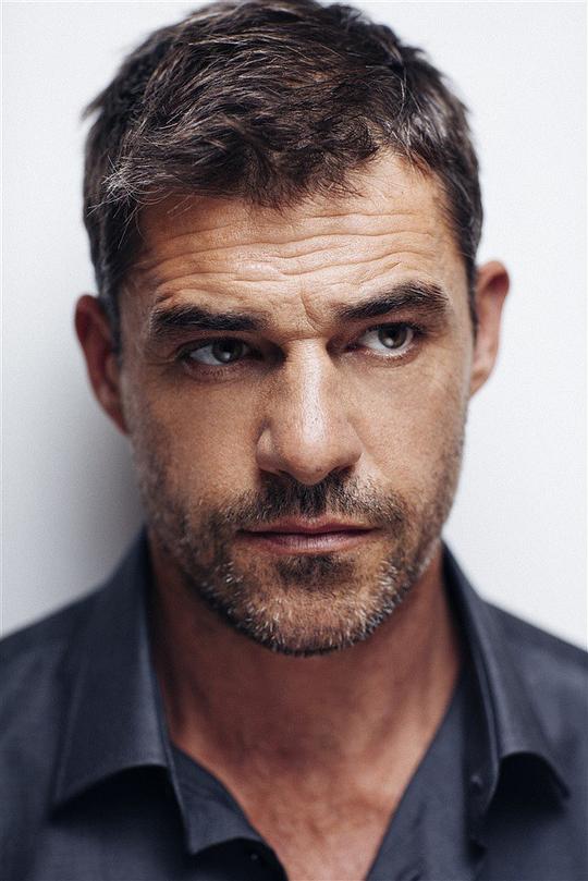 蒂埃里·钮维 Thierry Neuvic照片