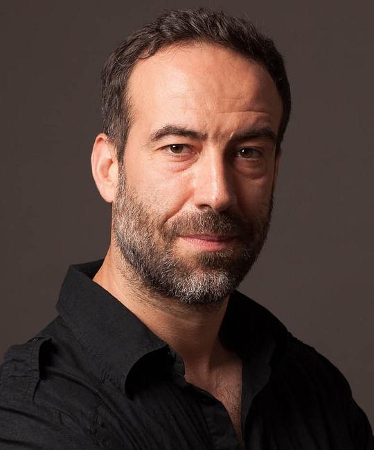 谢尔班·帕夫卢 Serban Pavlu照片