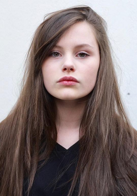 路易丝·拉贝克 Louise Labeque照片