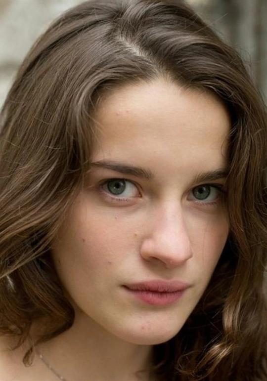 丽贝卡·马德 Rebecca Marder照片