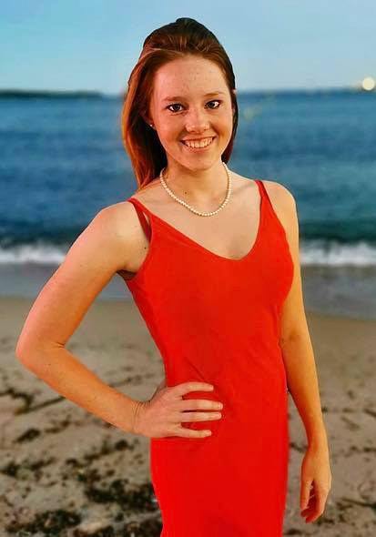 泰娅·布罗基丽 Théa Brogli照片