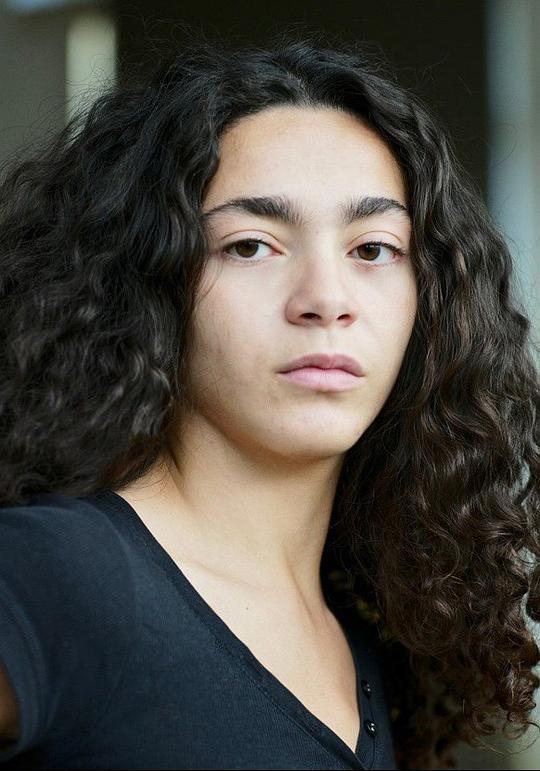 乌姆尼亚·哈纳德 Oumnia Hanader照片