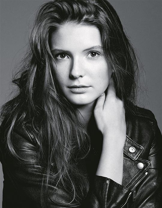 约瑟芬·约比 Joséphine Japy照片