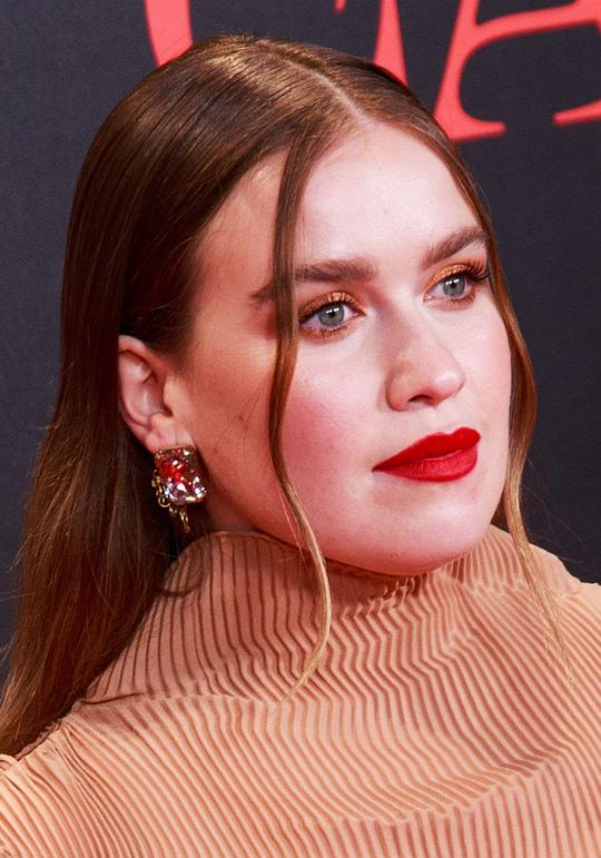 克拉拉·桑斯 Clara Sans照片