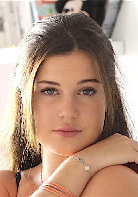 亚历克西娅·夏达 Alexia Chardard照片