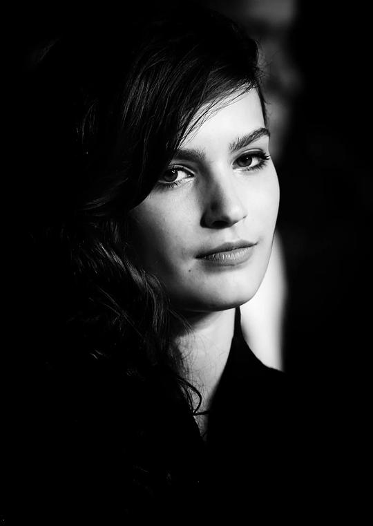 阿尔玛·佐杜洛夫斯基 Alma Jodorowsky照片