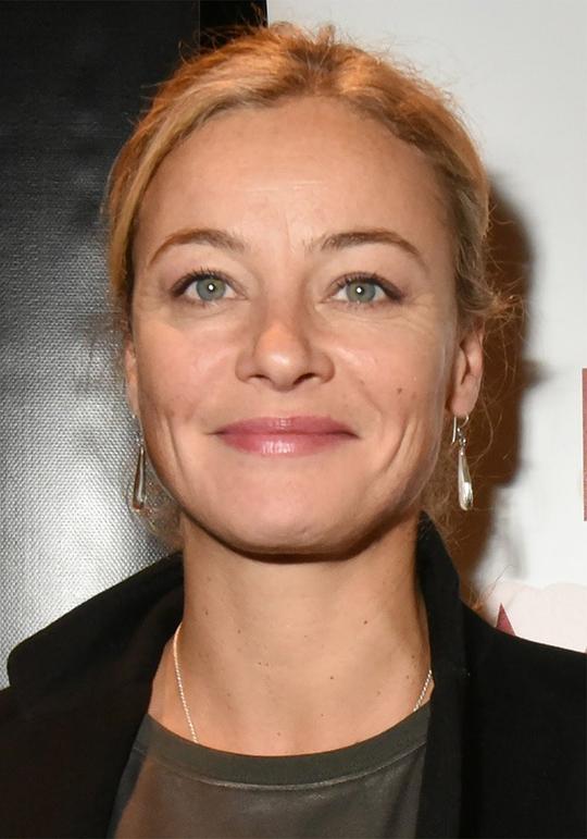 安妮·苏亚雷斯 Anne Suarez照片